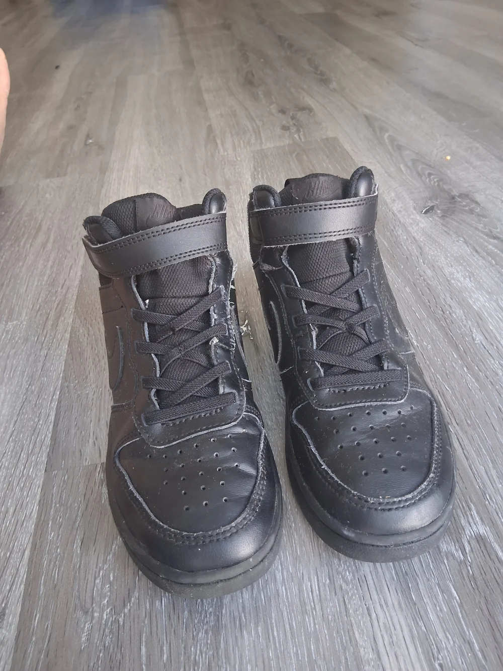 Nike Boy's Court Borough Mid Black Sneakers CD7783-001  Size 2.5